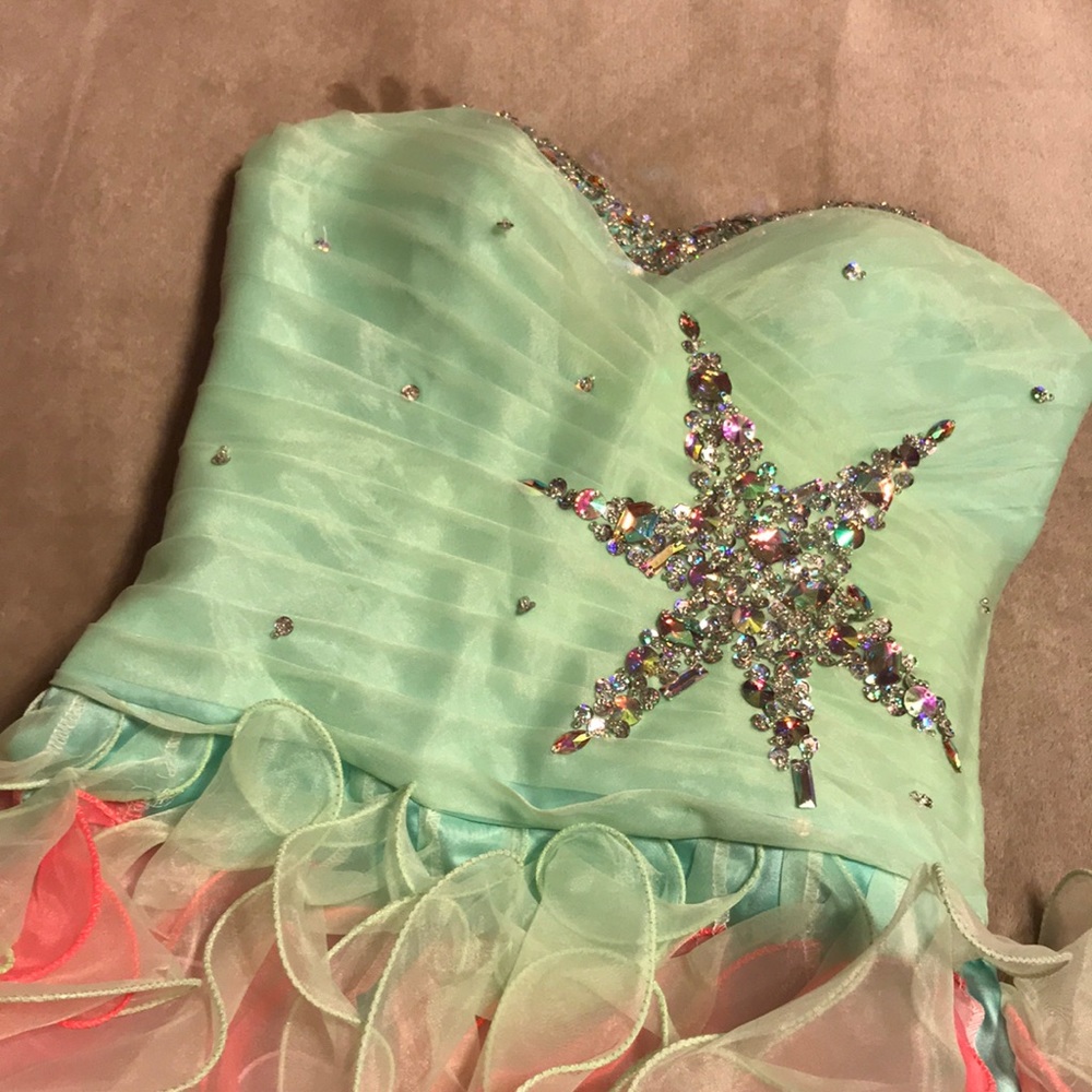 Dress - Picture 2 of 3